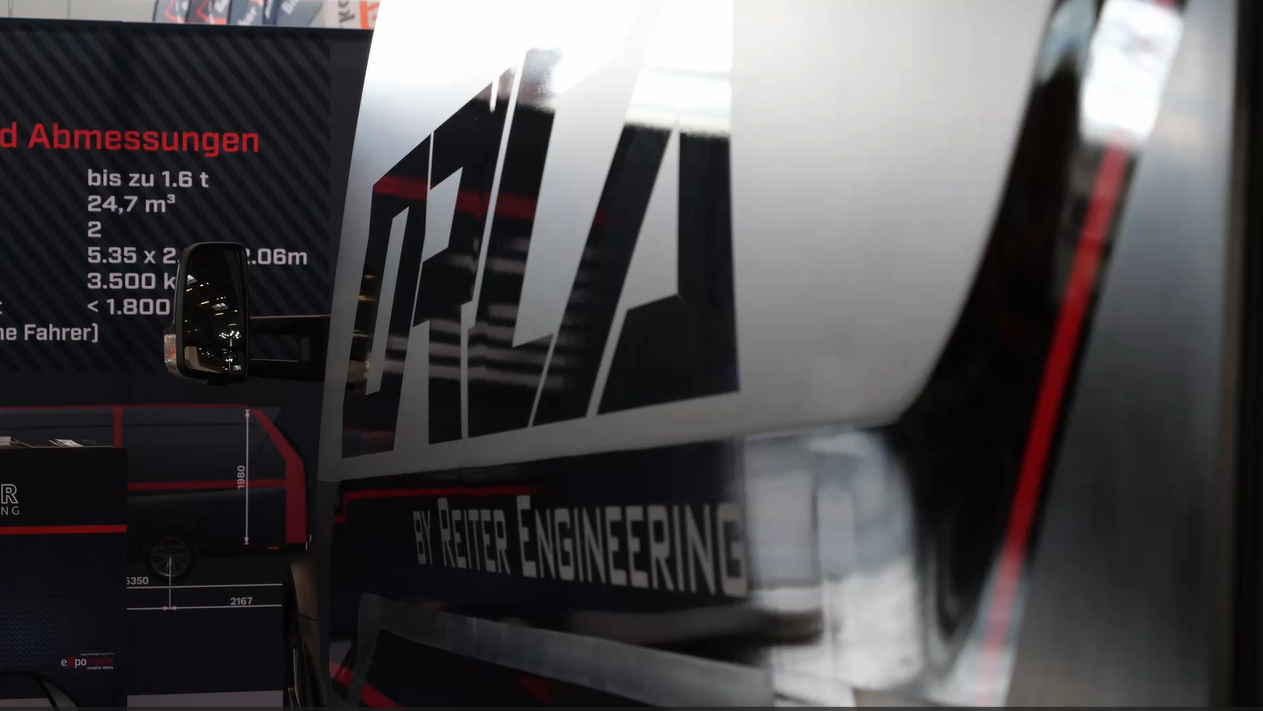 ORCA Leichtbautransporter Seitenansicht Messestand